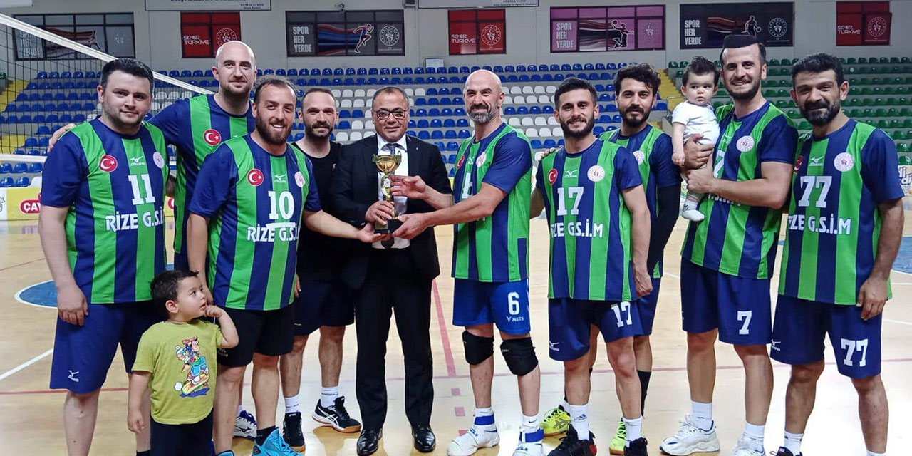 Rize’de Kurumlar Arası Voleybol Turnuvasında Gençlik ve Spor İl Müdürlüğü Şampiyon Oldu
