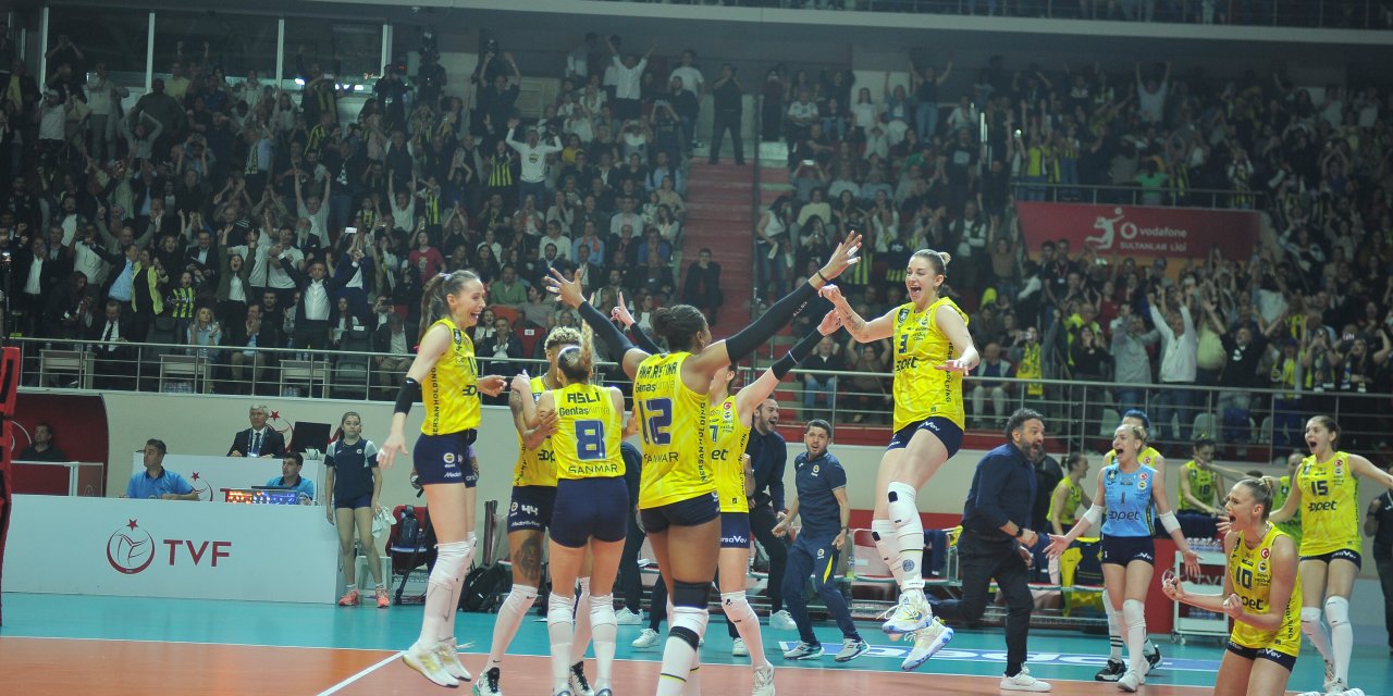 Şampiyon Fenerbahçe Opet, Kupasına Kavuştu