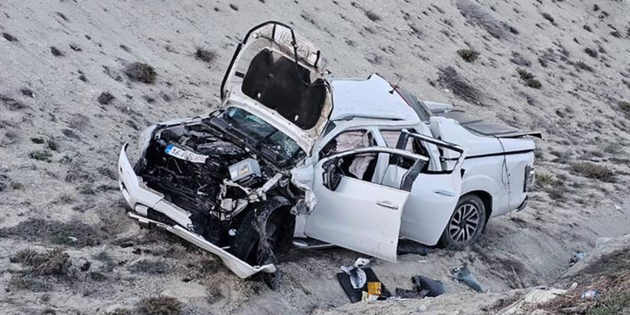 Erzurum'da Kamyonet İle Otomobil Çarpıştı: 1 Ölü, 6 Yaralı