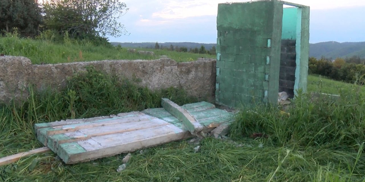 İstanbul-başakşehir’de 2 Kişi Beton Bloğun Altında Kaldı