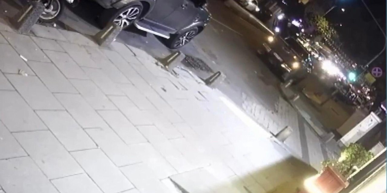 İstanbul - Maltepe'de Park Halindeki Otomobile Çarpan Cip Takla Attı: 3 Yaralı
