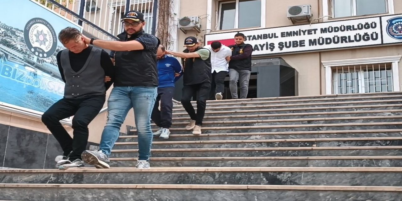 İstanbul- İstanbul'da Park Halindeki Otomobilleri Çalan Hırsızlar Kamerada