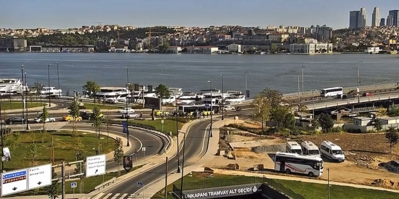 İstanbul - İett Otobüsüyle Motosikletin Karıştığı Kazada 1 Kişi Yaralandı