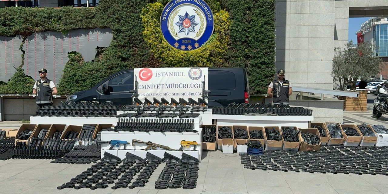 İstanbul- Mahzen-28 Operasyonunda Ele Geçirilen Silah Ve Mühimmatlar Emniyette Sergilendi