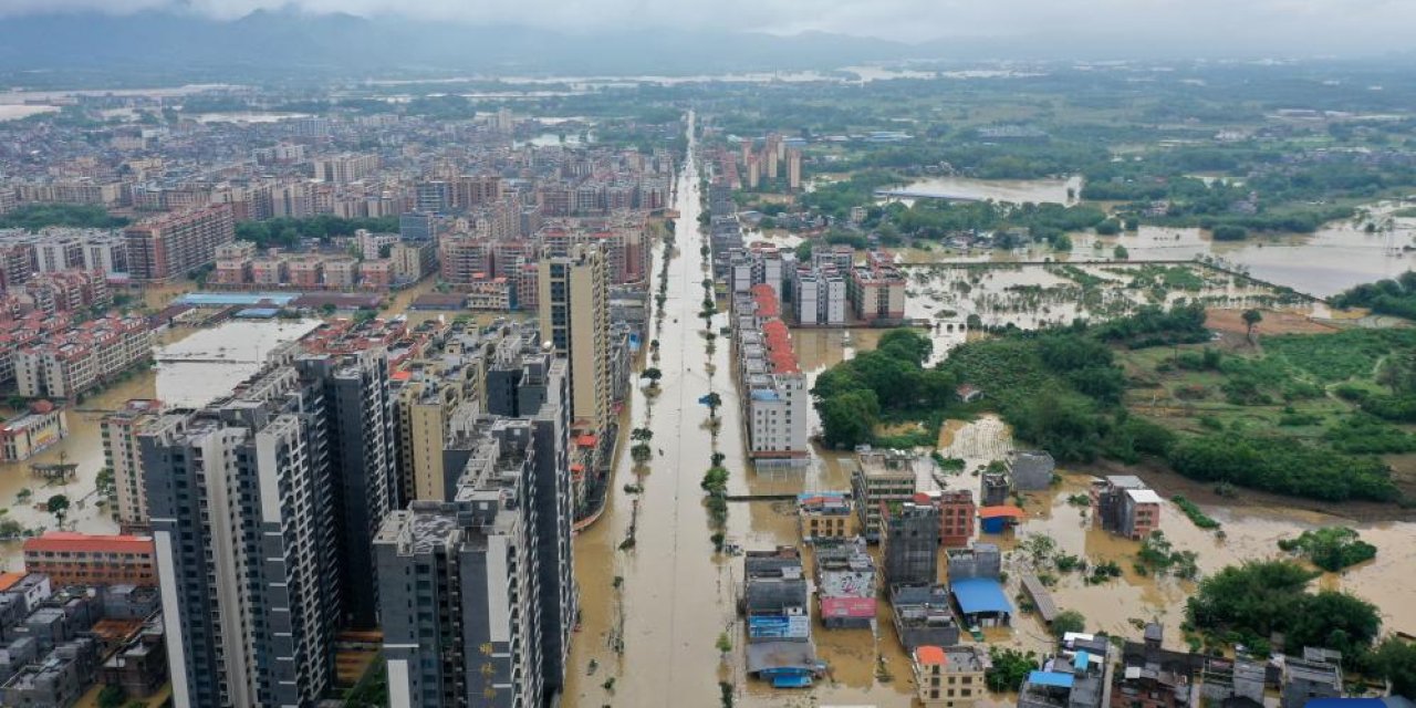 Çin’de Sel: 24 Nehir Taştı