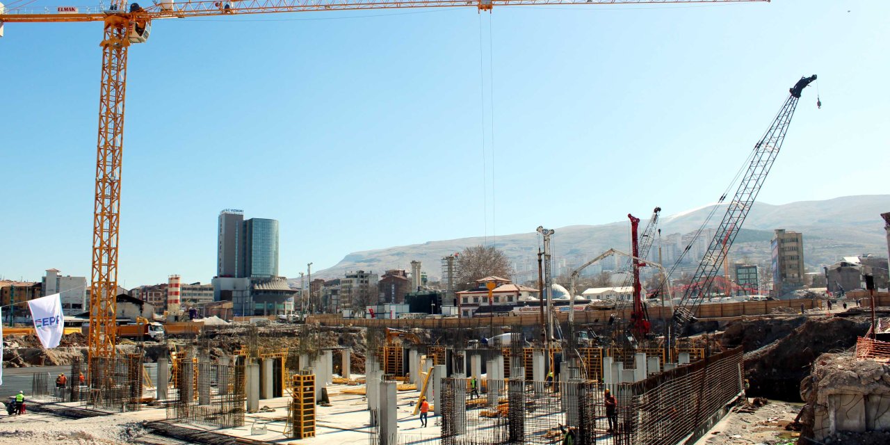 Kahramanmaraş'ta 15 Bin 980, Malatya'da 7 Bin 881 Konut Teslim Edildi