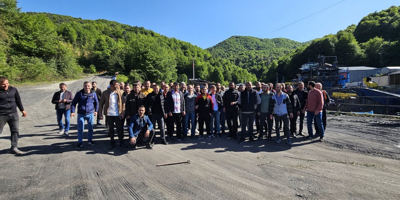 Madenciler, 6 Gün Çalışmaya Karşı Eylem Yaptı, Çalışma Gün Sayısı 5'e İndirildi