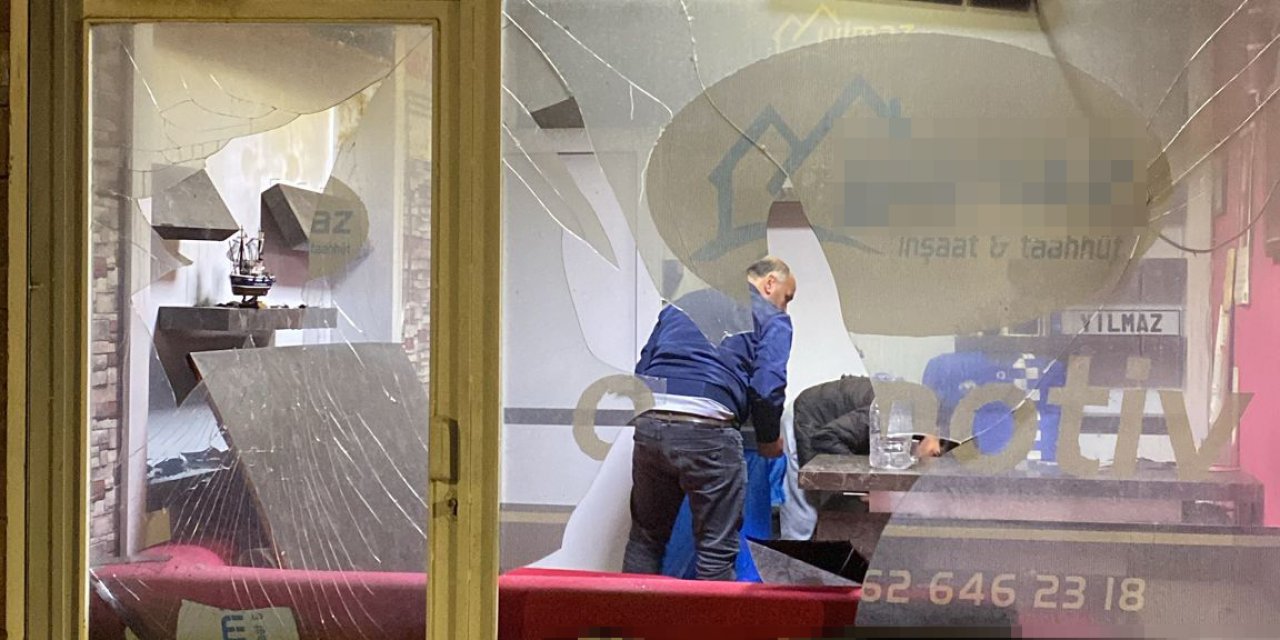 Tartıştıkları Galericinin Dükkanının Camlarını Kırıp, Otomobillerini Yaktılar; 10 Gözaltı