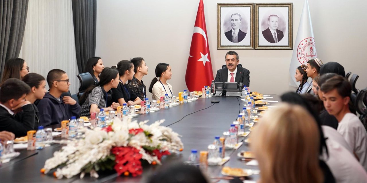 Bakan Tekin, Türki Cumhuriyetlerden Gelen Çocuklarla Buluştu