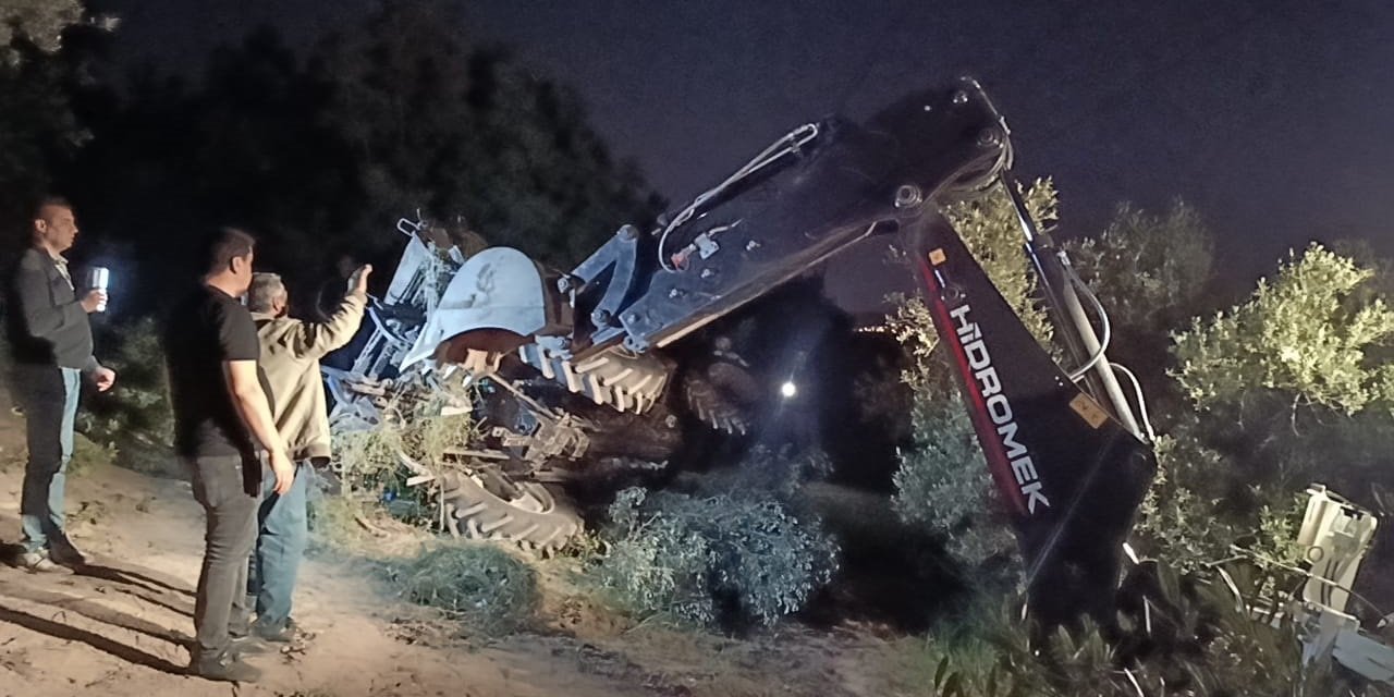 Zeytin Bahçesini Sürerken Dereye Devrilen Traktörün Altında Kalarak Öldü