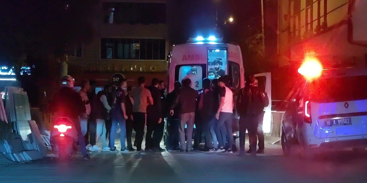 Annesiyle Tartışan Babasını Bıçakladı; Kaçarken Tabanca İle Ateş Açıp Panik Yaşattı