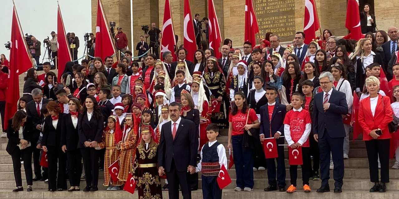 Bakan Tekin, Öğrencilerle Anıtkabir'i Ziyaret Etti