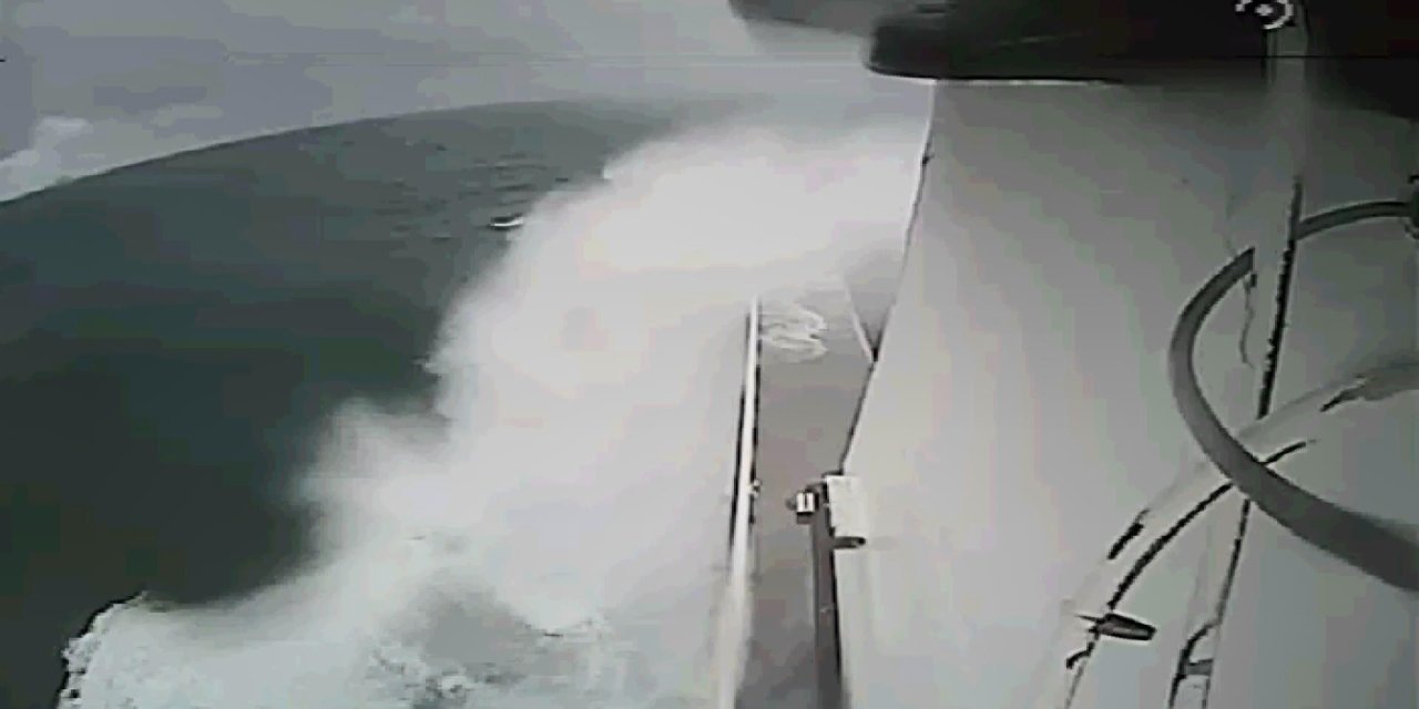 İstanbul - Dev Dalgalar Arasında Kalan Feribottan Yeni Görüntüler