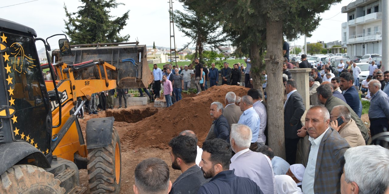 Kazada Ölen 4 Tarım İşçisi Yan Yana Toprağa Verildi, Sürücü Tutuklandı