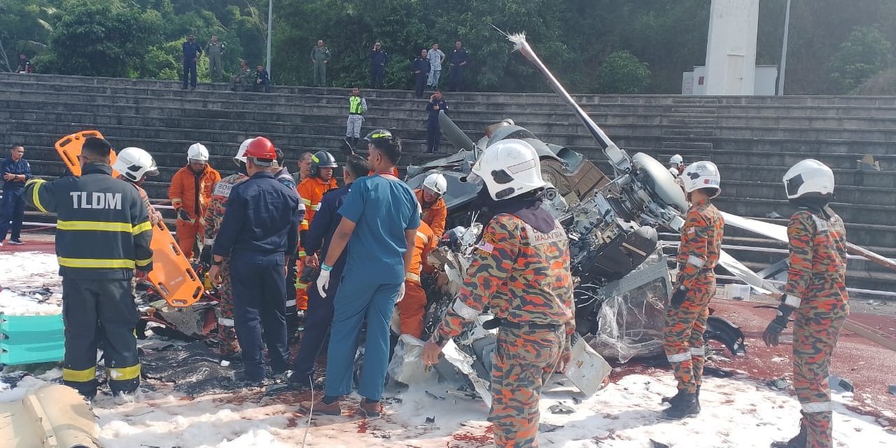 Malezya’da İki Askeri Helikopter Çarpıştı: 10 Ölü
