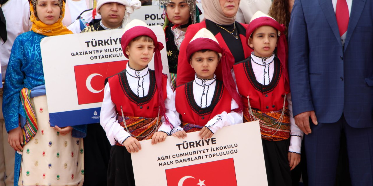 Taksim’de 23 Nisan Ulusal Egemenlik Ve Çocuk Bayramı Töreni