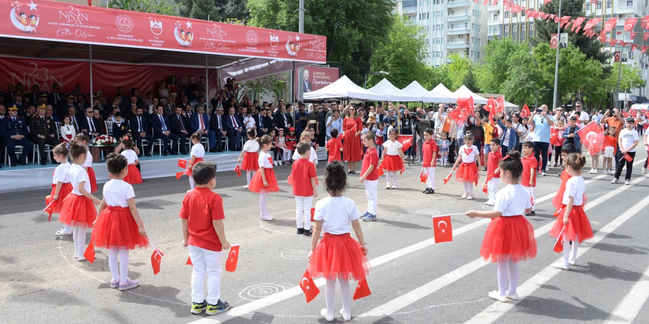 Diyarbakır'da 23 Nisan Gösterilerle Kutlandı
