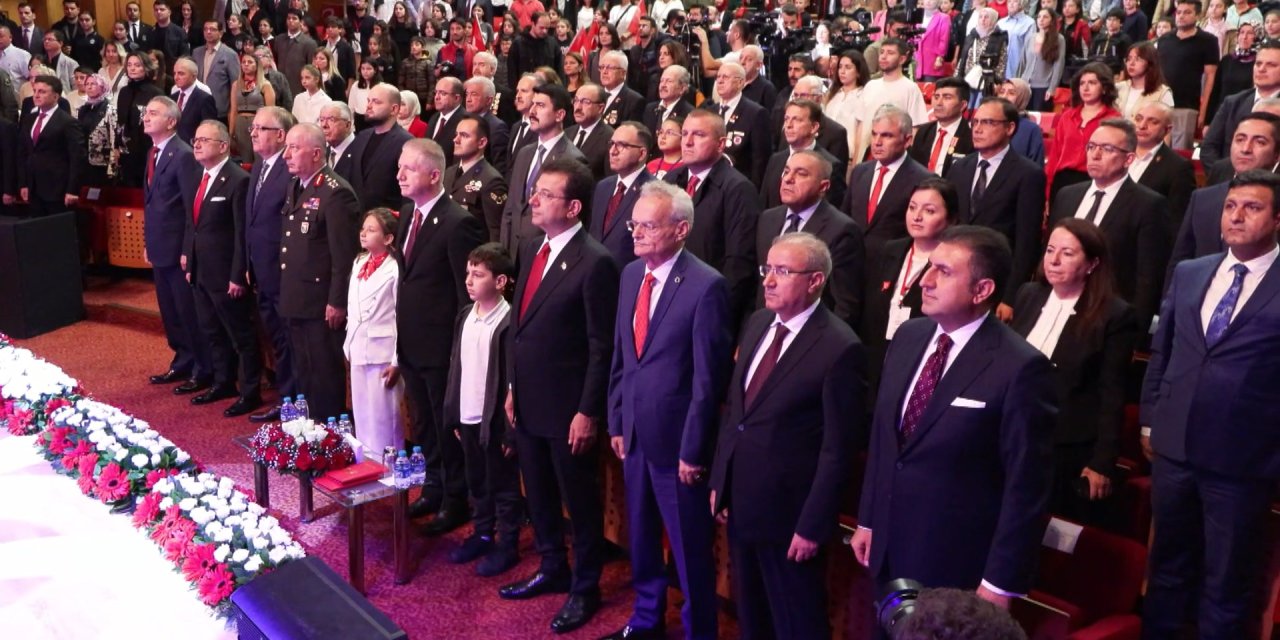 İstanbul - İstanbul Valiliği'nin Düzenlediği Programla 23 Nisan Kutlandı