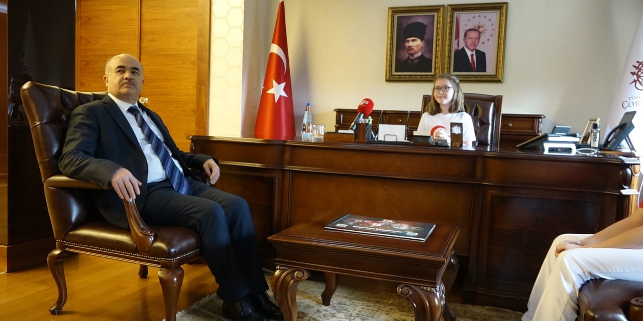 Valinin Koltuğuna Oturan Öğrenci, Başkanı Arayıp, Maçlarda Argo Kelime Kullanılmamasını İstedi