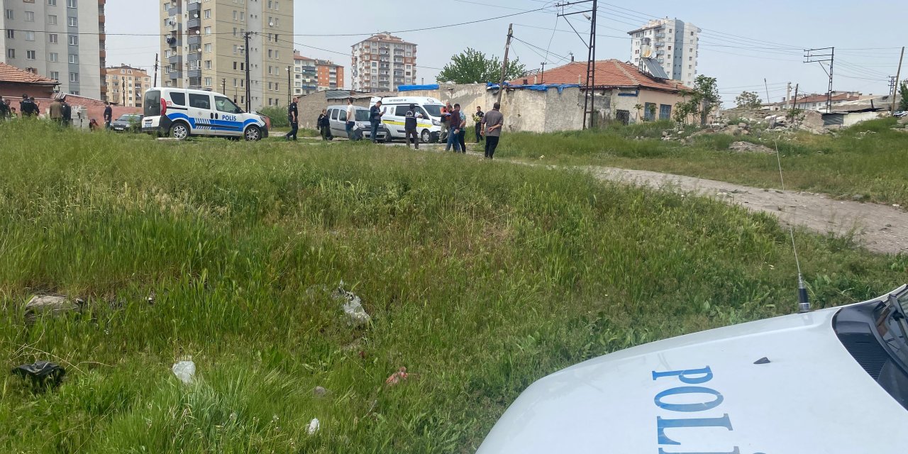 Husumetlisini Tabancayla Bacağından Vurdu