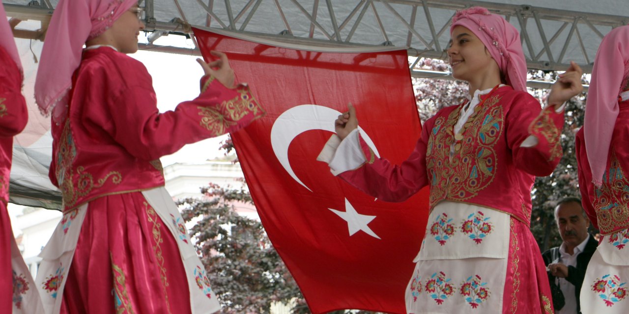 Edirne'de 23 Nisan, Balkan Ülkelerinden Gelen Çocuklarla Kutlandı