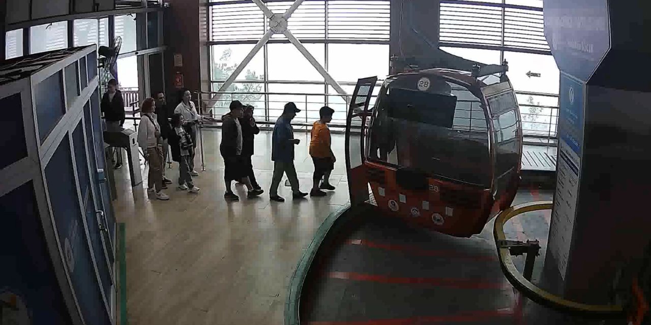 Teleferik Kazasında Kontrol Odasında Yaşananlar Kamerada; Durdurup 23 Saniye Sonra Yeniden Çalıştırdı (2)