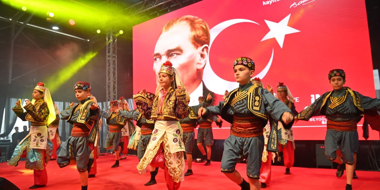 Beyoğlu'nda 23 Nisan Coşkusu