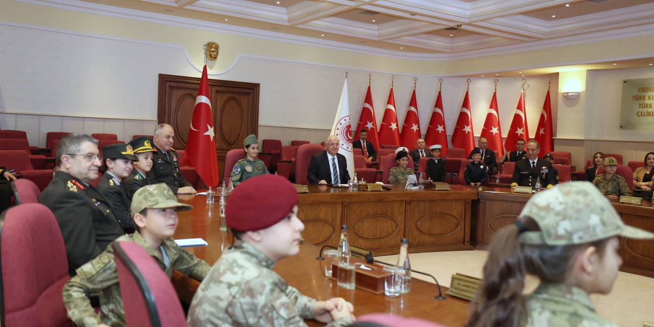 Bakan Güler, Trt Çocuk Korosu İle Bir Araya Geldi