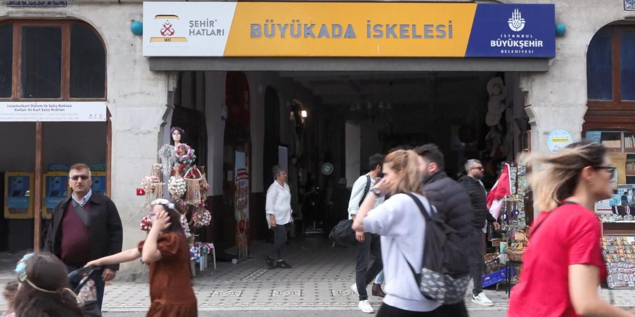 İstanbul - Büyükada'daki Aya Yorgi Kilisesi'nde Dilek Yoğunluğu