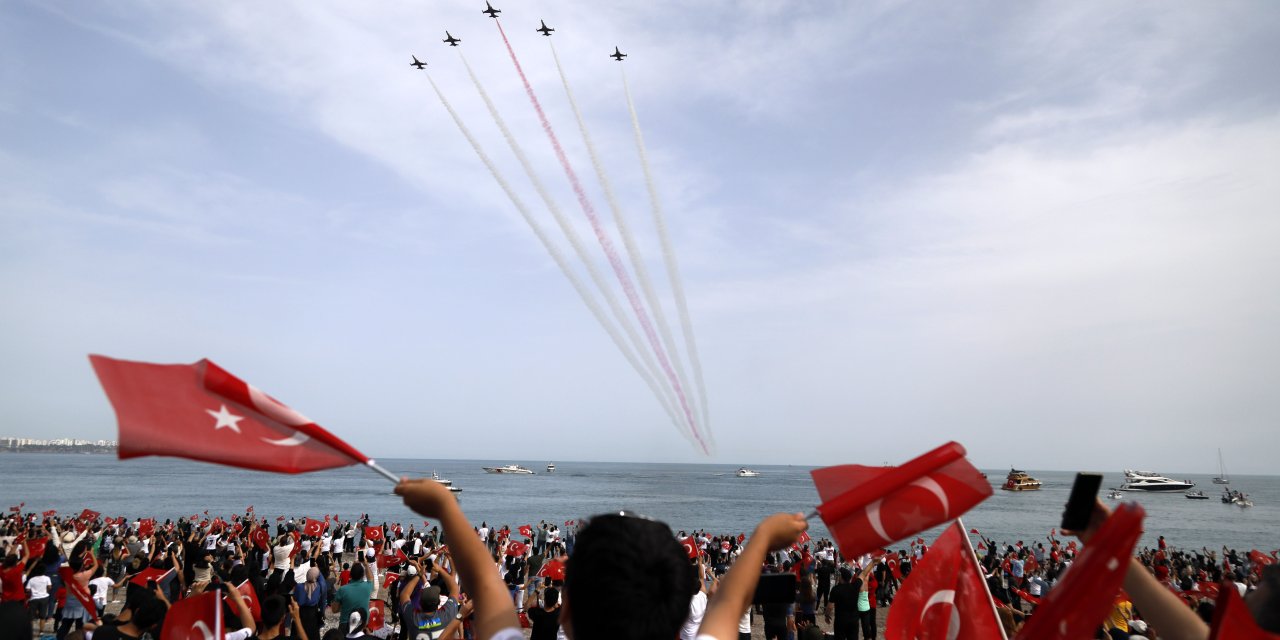 Türk Yıldızları'ndan Nefes Kesen Gösteri