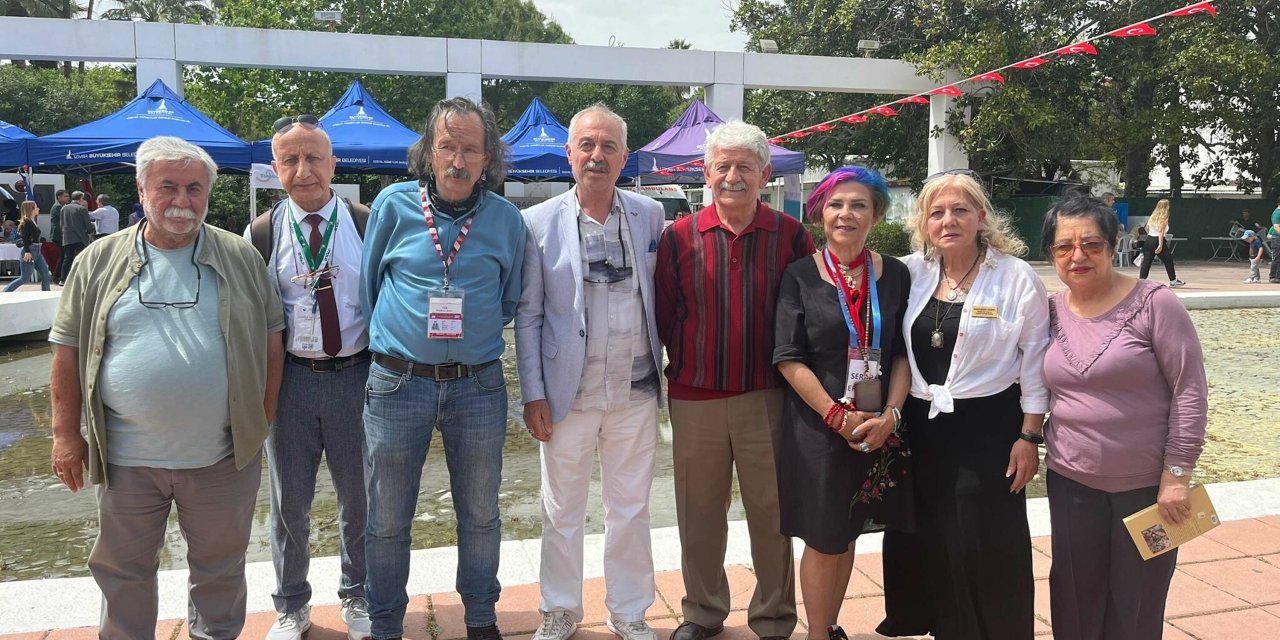 İzmir Kitap Fuarı'nda Yazarlardan Küçük Stant Tepkisi