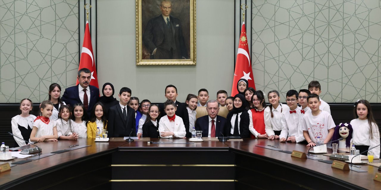 Cumhurbaşkanı Erdoğan, Çocuklarla Bir Araya Geldi (2)
