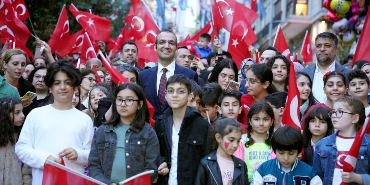 Şişli’de 23 Nisan Coşkusu Bayrak Yürüyüşü İle Kutlandı
