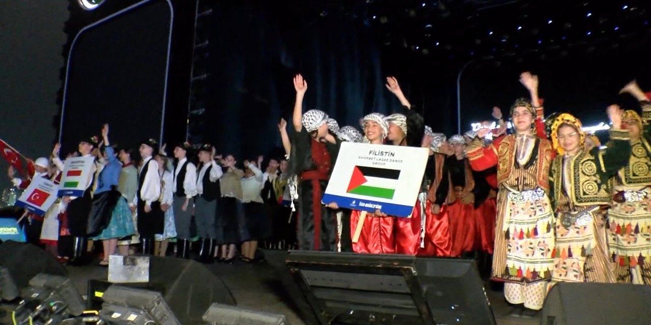 Üsküdar'da 23 Nisan Ulusal Egemenlik Ve Çocuk Bayramı Coşkuyla Kutlandı