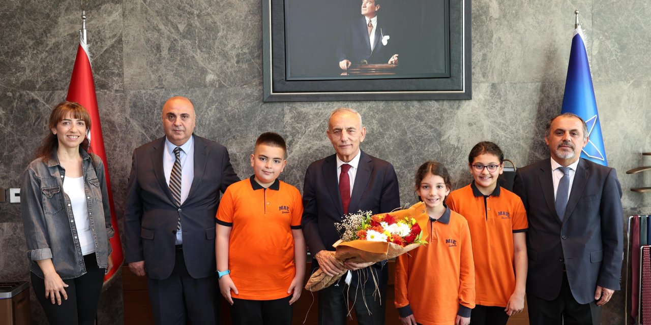 Küçükçekmece’de 23 Nisan'a Coşkulu Kutlama