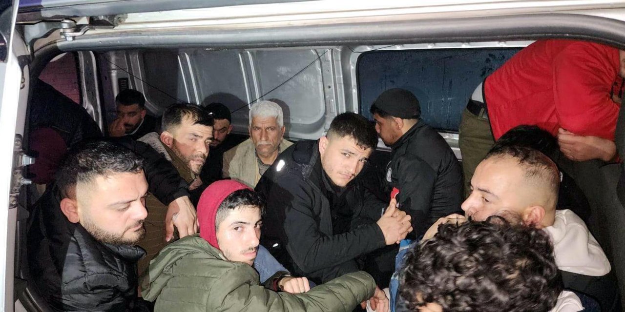 Tekirdağ'da Minibüste 21 Kaçak Göçmen Yakalandı