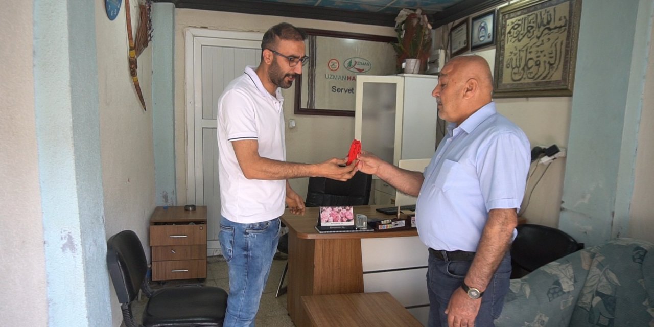 Yıkamaya Getirilen Halının İçinden Çıkan 60 Bin Liralık Altını, Müşterisine Geri Verdi