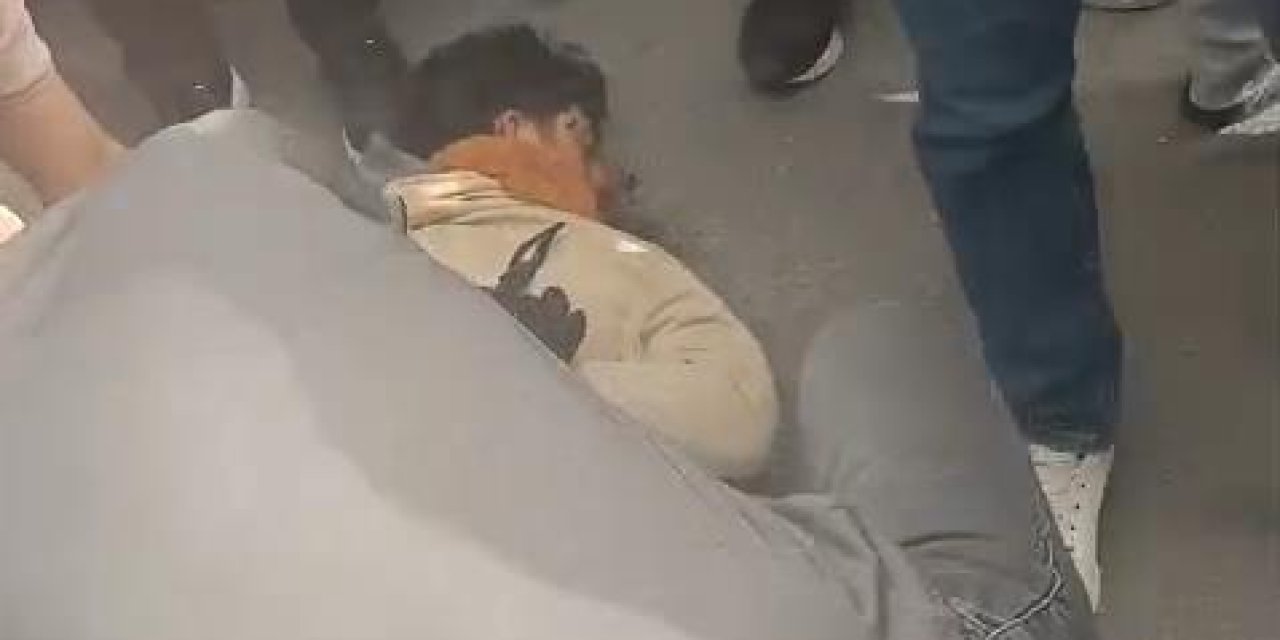 İstanbul- Küçükçekmece'de Kuyumcuyu Soygunu: Kaçan Şüpheliyi Çevredekiler Yakaladı-1