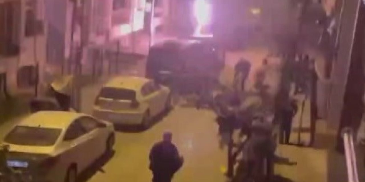 İstanbul- Küçükçekmece'de Motosiklette Çıkan Yangın Elektrik Direğine Sıçradı