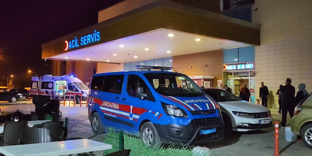 Bursa'da 'Yan Bakma' Kavgasında Baba İle Oğlu Bıçaklandı