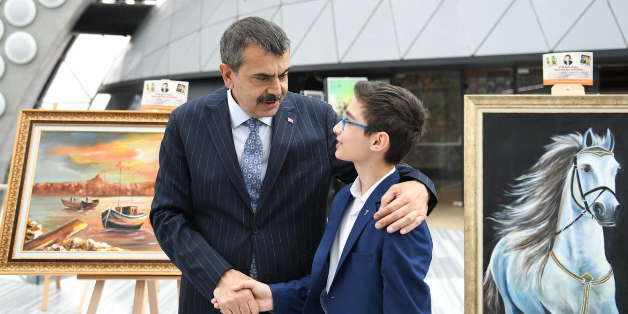 Bakan Tekin, Şehit Polis Oğlunun Sergisini Ziyaret Etti