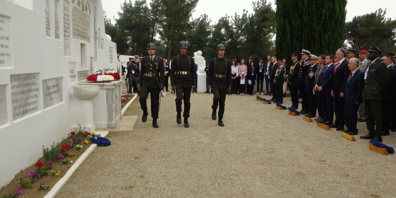 Çanakkale Kara Savaşları'nın 109'uncu Yıl Dönümünde Şehitler Anıldı (2)