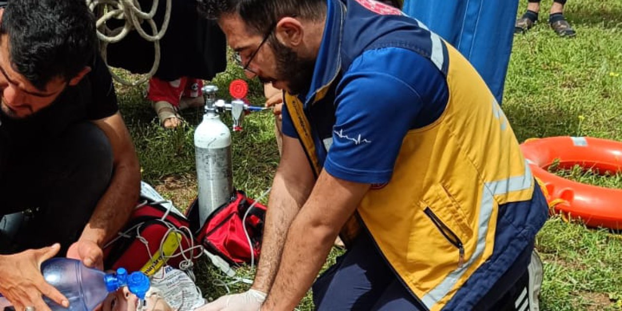 Boğulma Tehlikesi Geçiren 2 Çocuğu Mahalleli Kurtardı