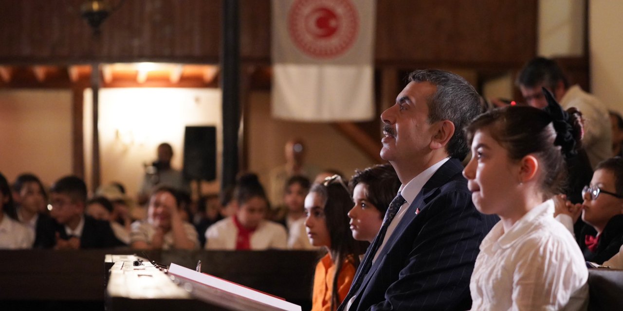 Bakan Tekin, 81 İlden Gelen Çocukların Tarihi Meclis Binasındaki Temsilini İzledi