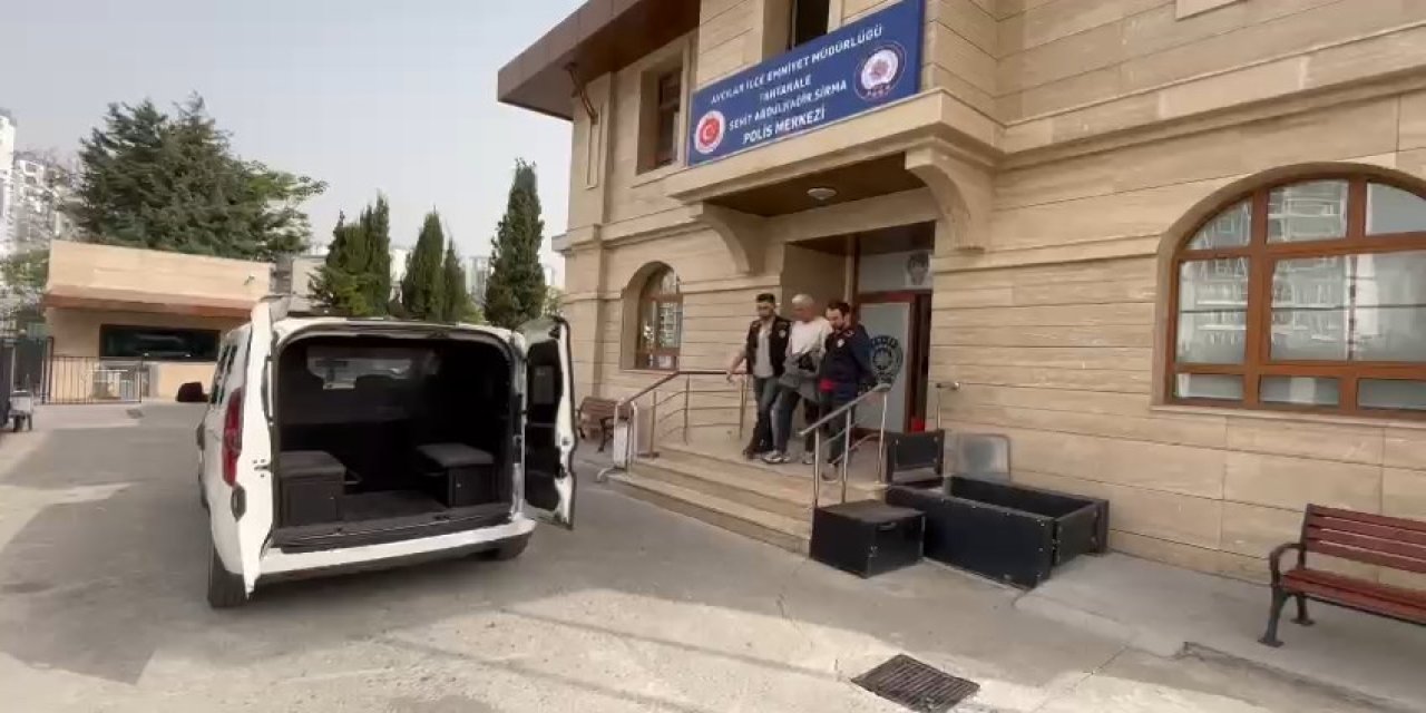 İstanbul-avcılar'da Kuzenini Öldürüp Polise Teslim Oldu