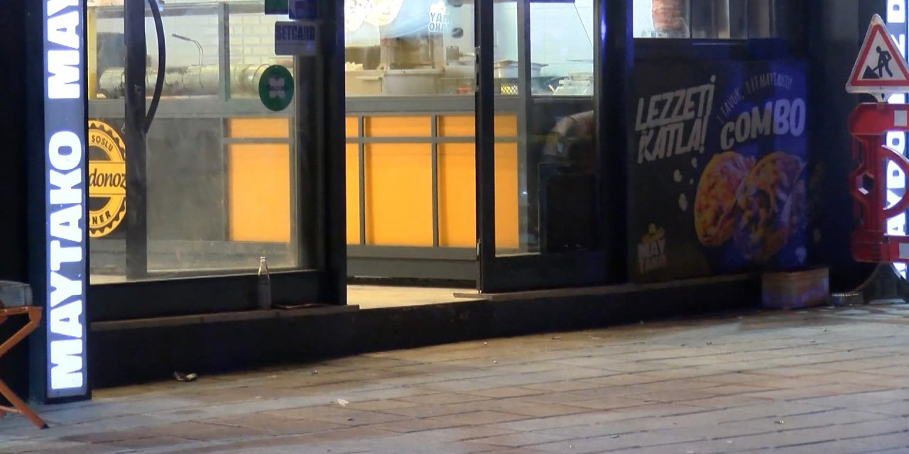 Esenler'de, Otomobiline Çarpıp Kaçan Motokuryeyi Takip Etti; Çıkan Tartışmada Tornavida İle Öldürüldü