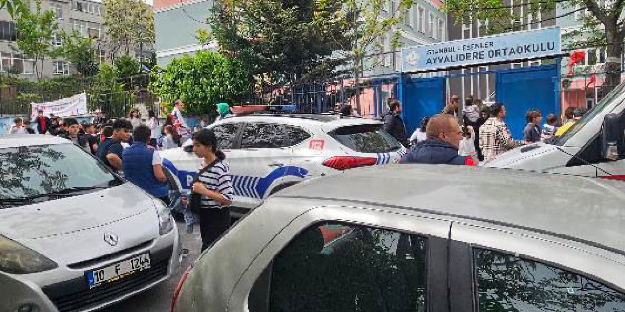 İstanbul - Bağcılar'da 23 Nisan Gösterilerinde Öğretmene Saldırı