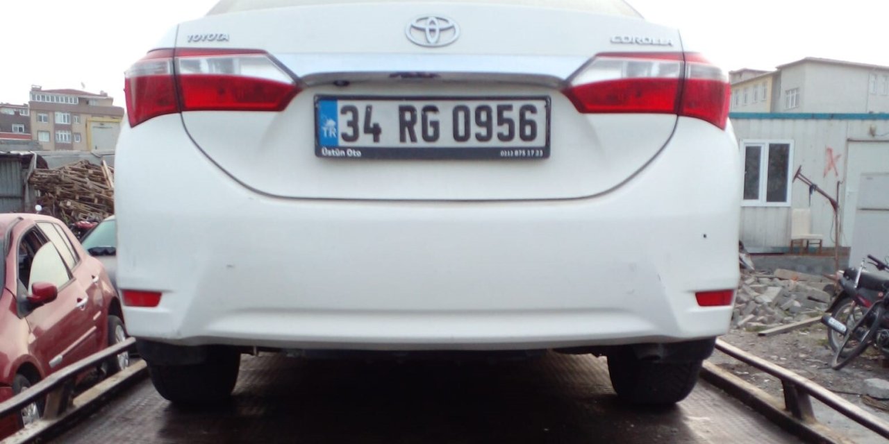 İstanbul - Avcılar'da İki Arkadaş, Arabaya Aldıkları Kişiler Tarafından Silahla Vuruldu: 1 Ölü