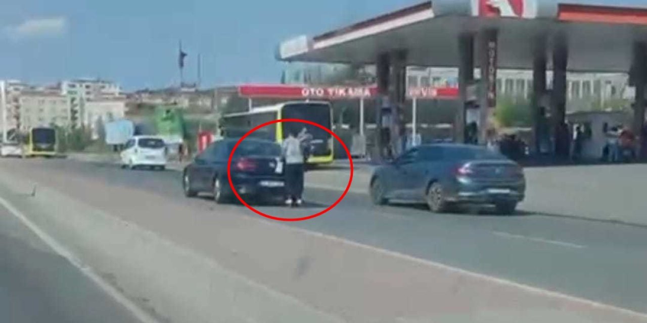 Otomobile Tutunan Patenli Çocuğun Tehlikeli Yolculuğu Kamerada