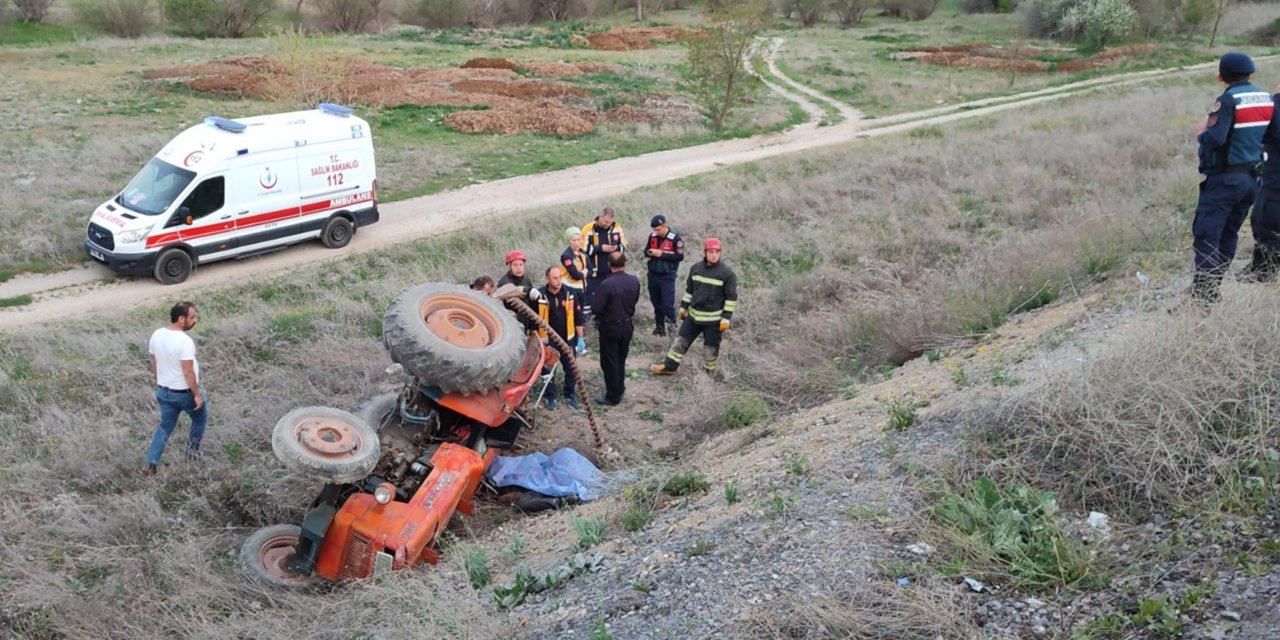 Şarampole Devrilen Traktörün Sürücüsü Öldü